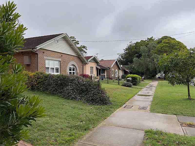 Quiet streets and residential areas in Daceyville.