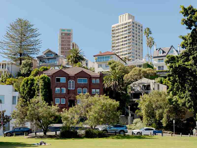 Upscale residences and scenic views in Darling Point.