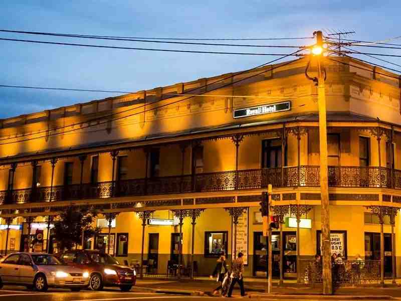 Green spaces, local shops, and suburban vibe in Randwick.